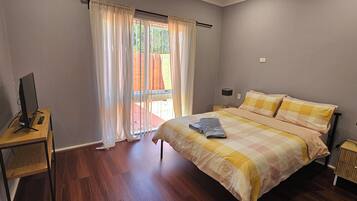 2 bedrooms, iron/ironing board, free WiFi