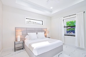 4 habitaciones, tabla de planchar con plancha, cuna de viaje y wifi 