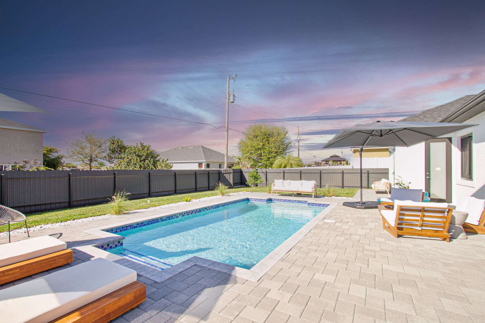 室外游泳池，恒温泳池