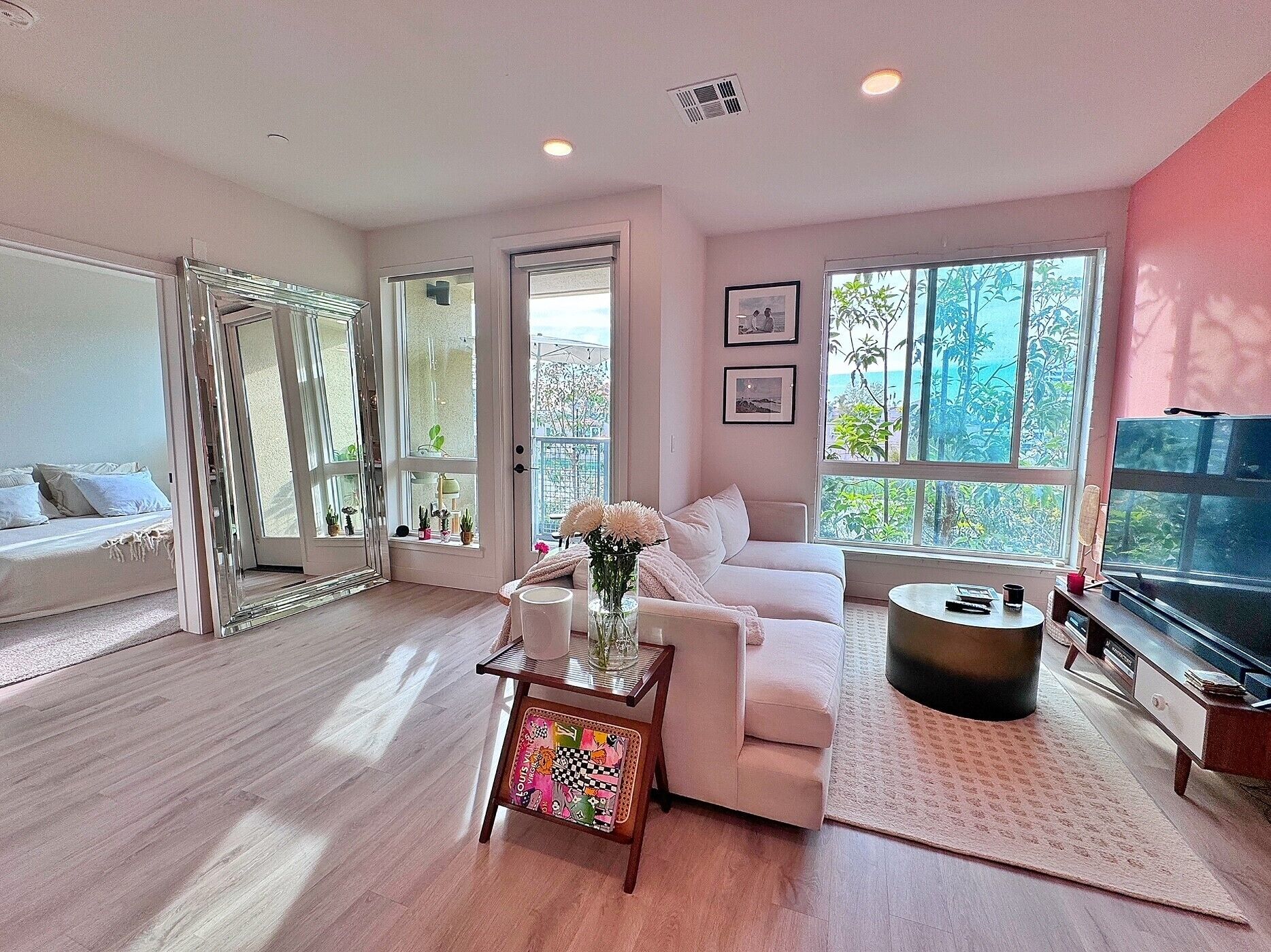 Luxury 1-bedroom Orange County Apartment with Pool, Gym, Club Room and Rooftop.