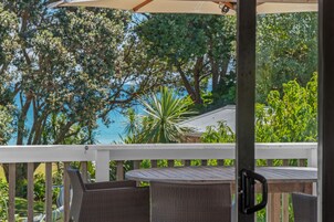 Familienhaus, Balkon, eingeschränkter Meerblick | Terrasse/Patio