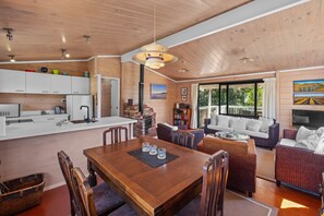 Family House, Balcony, Partial Ocean View | In-room dining - Miro Beach House at Palm Beach (Waiheke Island)