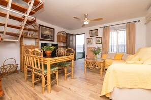 Interior - EL PASEO DEL FARO - Charming seaside townhouse - Free Wifi (Chipiona)