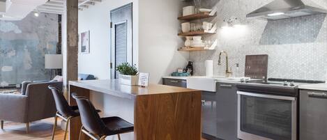 Wasserkocher mit Kaffee-/Teezubehör