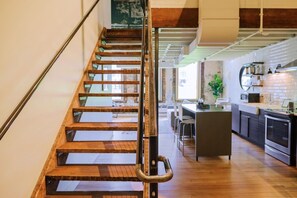 Interior - Spacious Loft, 2 Blocks from Broadway! (Loft 302) (Nashville)