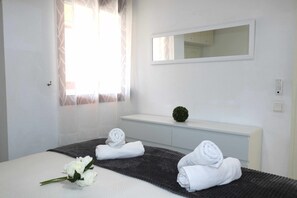 1 chambre, fer et planche à repasser, Wi-Fi, draps fournis