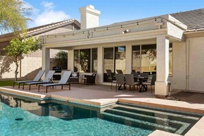 Et oppvarmet basseng