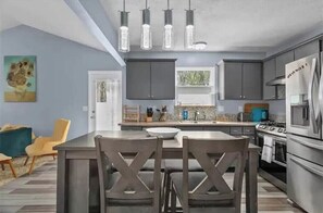 Private kitchen - NEW PROMO Pricing-3 Rooms, 2 Laughs, 1 Cozy Choice (Lenexa)