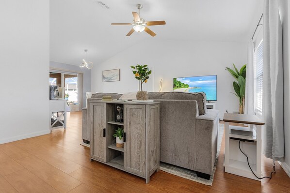 Smart TV - Cozy & Charming, Heated Pool and Spa - Villa Poolside Oasis - Roelens (Cape Coral)