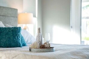 3 室のベッドルーム、アイロン / アイロン台、WiFi (無料)、ベッドシーツ