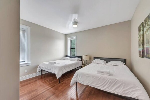 4 habitaciones, tabla de planchar con plancha, wifi y ropa de cama 