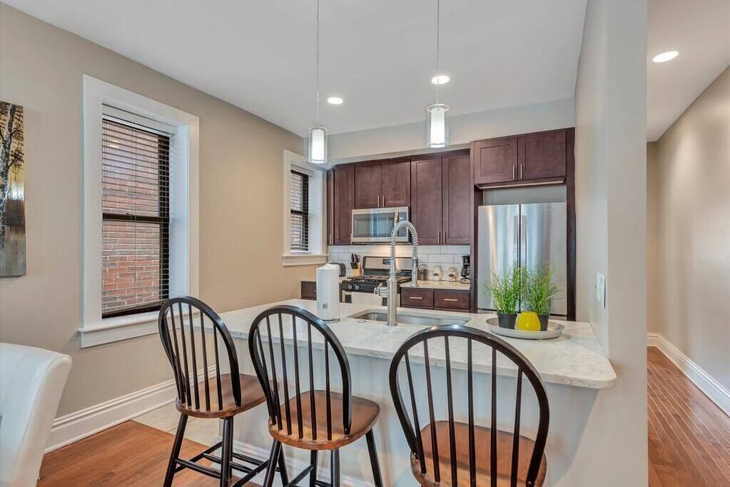 Geladeira, micro-ondas, fogão, cooktop