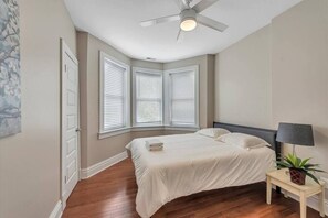 4 soverom, strykejern/-brett, wi-fi og sengetøy