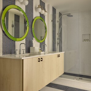 Douche, sèche-cheveux, serviettes fournies