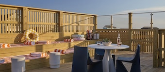 NEW Wellness Focused Adult Only Boutique Hotel - Corner Suite w Gas Fireplace