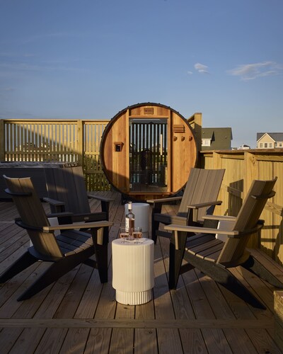 NEW Wellness Focused Adult Only Boutique Hotel - Wellness Suite w Gas Fireplace