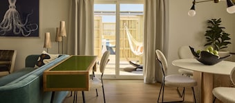 NEW Wellness Focused Adult Only Boutique Hotel - Wellness Suite w Gas Fireplace