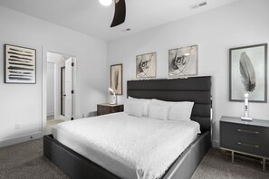 3 bedrooms, desk, iron/ironing board, free WiFi - Equus: Work Friendly & Near Downtown (Jeffersonville)