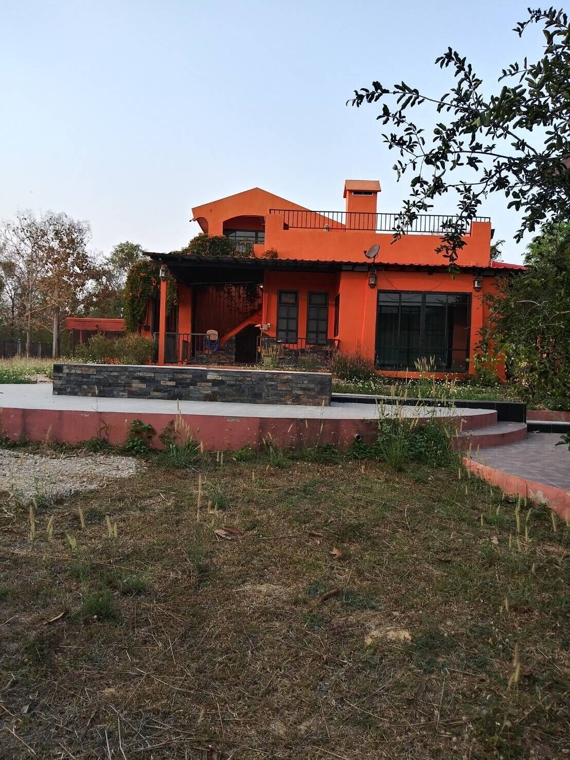 المنشأة من الخارج