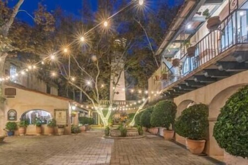 Marvelous 4-bedroom house in Tlaquepaque, Guadalajara next Forum Mall