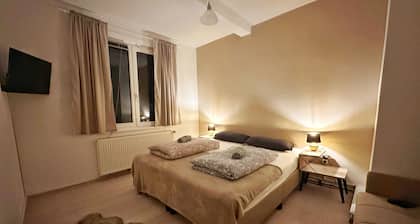 2 Bed Flat - Sleeps 4 - Pets - Parking - Wifi