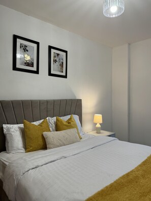2 bedrooms, iron/ironing board, WiFi, bed sheets - Luxury Apartment in Dartford (Dartford)