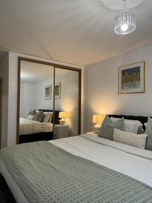 2 bedrooms, iron/ironing board, WiFi, bed sheets - Luxury Apartment in Dartford (Dartford)