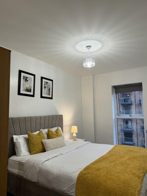 2 bedrooms, iron/ironing board, WiFi, bed sheets - Luxury Apartment in Dartford (Dartford)