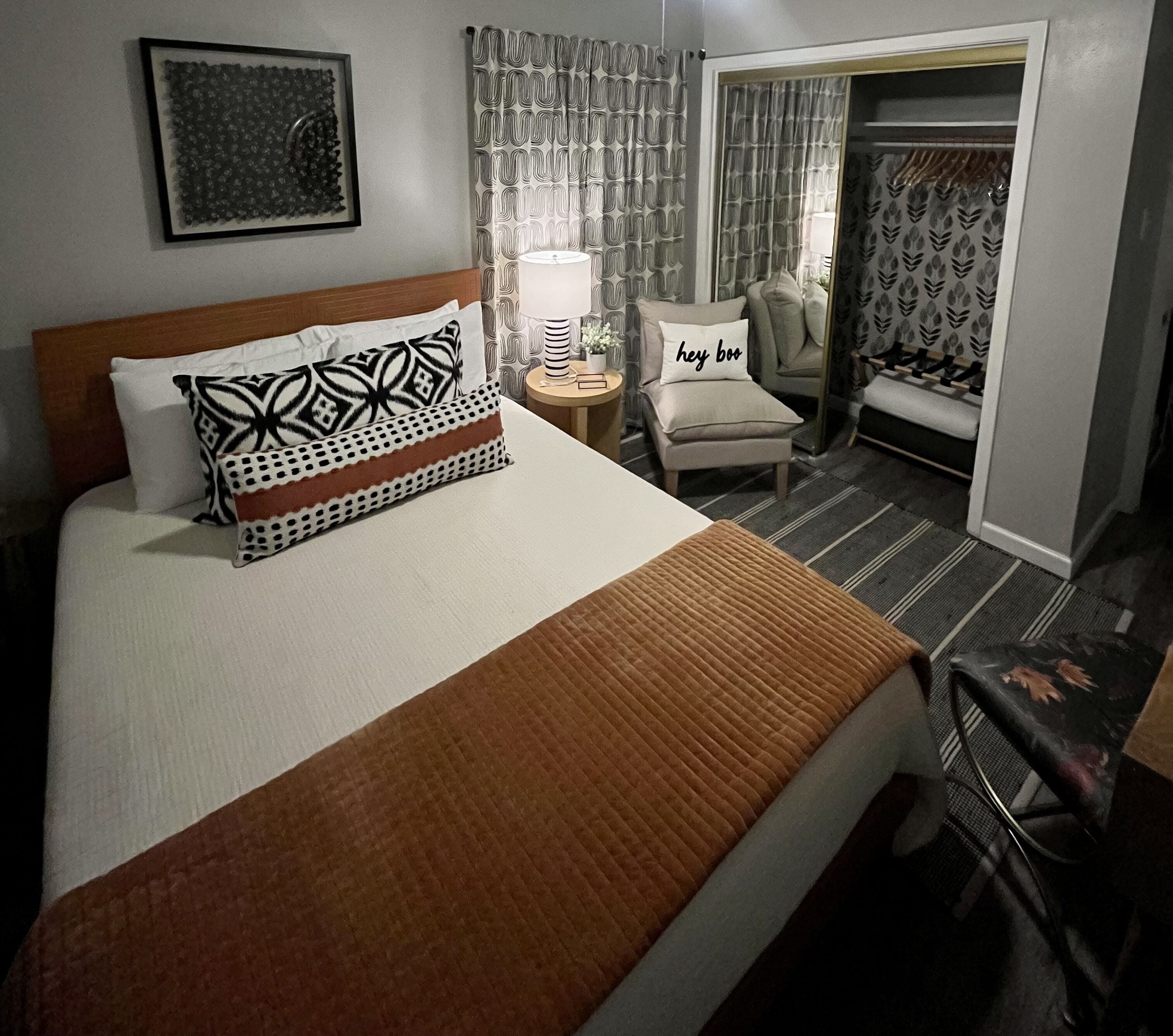 2 bedrooms, desk, travel cot, free WiFi