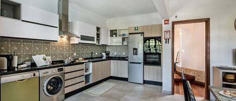 Køleskab, mikrobølgeovn, ovn, opvaskemaskine