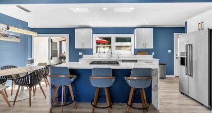 BEAUTIFUL REMODEL 4+ BEDROOM HOME - 1 BLOCK TO THE BEACH!!