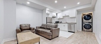 Charming 2- Bedroom With Free Parking Space