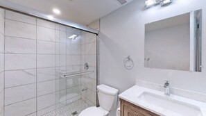 Apartment, 2 Bedrooms, Garden View | Bathroom