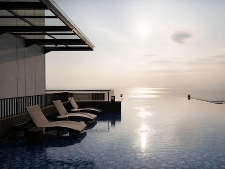 Pool. Laska Hotel Resort Ciletuh