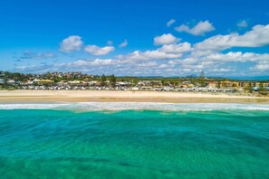 Beach nearby - Luxury coastal retreat only 250m from the beach! (Tweed)