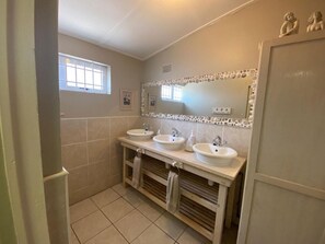 Gemeinsamer Schlafsaal, 1 Schlafzimmer, barrierefrei, Raucher | Badezimmer