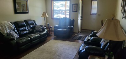 Cozy 3-bedroom condo with AC and WiFi in enjoyable Eau Claire