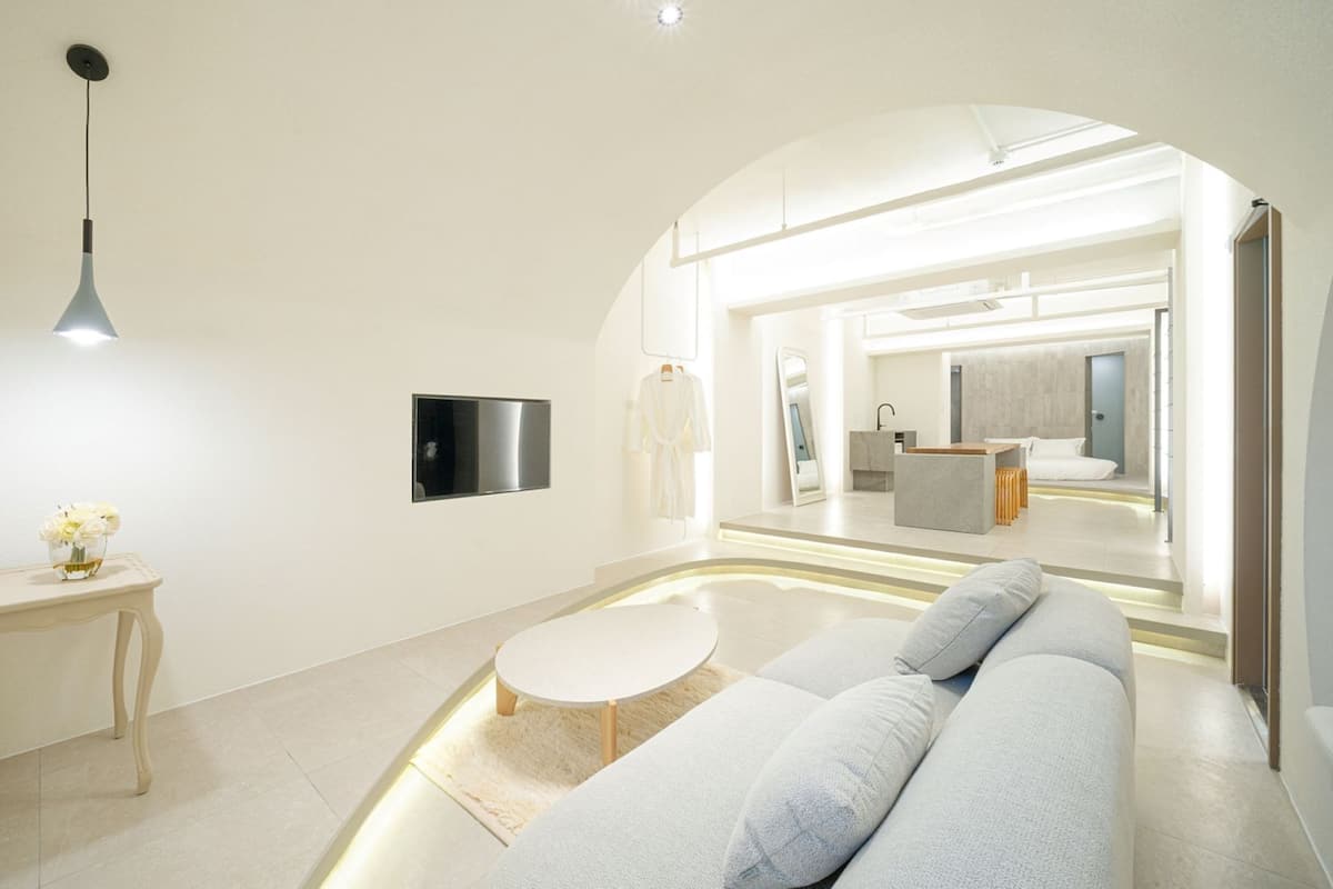 Premier Oda (201 Suite Room) | 1 yatak odası, kaliteli yatak takımı, ayrı ayrı dekore edilmiş