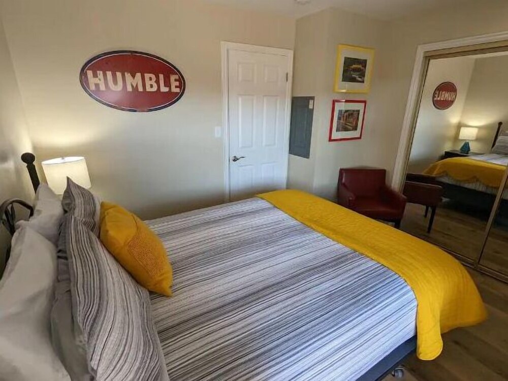 Peaceful Resort Getaway 2 pools!! St. Vrbo