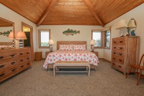 5 bedrooms, WiFi, bed sheets - Disharoon - Oceanfront home, 5 bedrooms, 4.1 baths, Excellent surf fishing location! (Southern Shores)