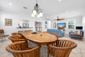 Dining - The Spyglass- 5 bed/3 bath, sleeps 14, 67 steps from the beach. (Destin)