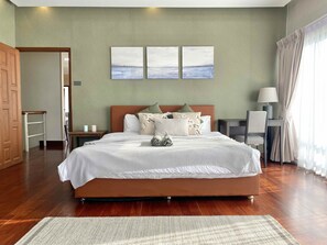 3 bedrooms, iron/ironing board, bed sheets - 3 Bedroom panoramic penthouse with kitchen (Krung Thep Maha Nakhon)