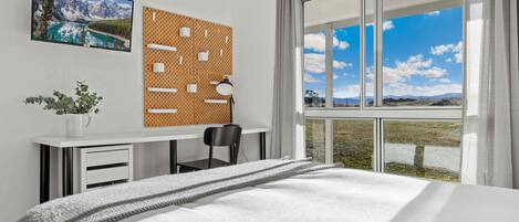 5 bedrooms, desk, iron/ironing board, free WiFi