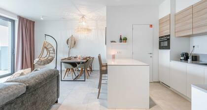 Huswell - Your perfect coastal escape with swimming pool