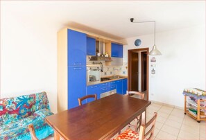 Fridge, oven - La Loggia di Vanda in the true heart of the island (Rio dell'Elba)