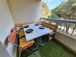 Outdoor dining - Air-conditioned, 500 m from the beach... (ST MANDRIER SUR MER)