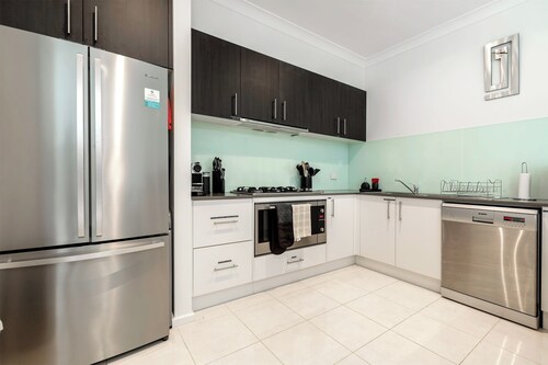 VAQUAY Contempo In Flemington | Luxury Chic City Fringe Townhouse In Cul De Sac