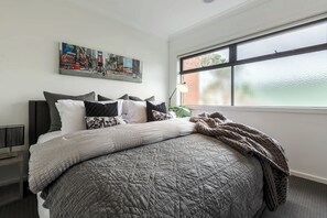 3 bedrooms, iron/ironing board, free WiFi, bed sheets