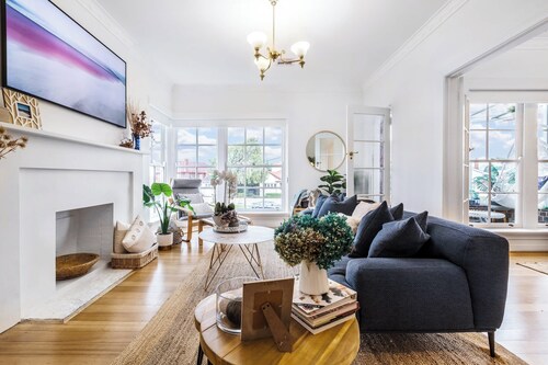 VAQUAY The Hamptons in Williamstown | Sand & Surf Summer • Beach, Cafés, Harbour