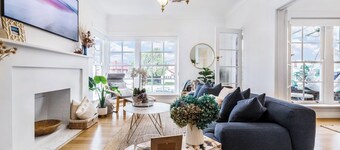 Historic beachfront apartment with bay views